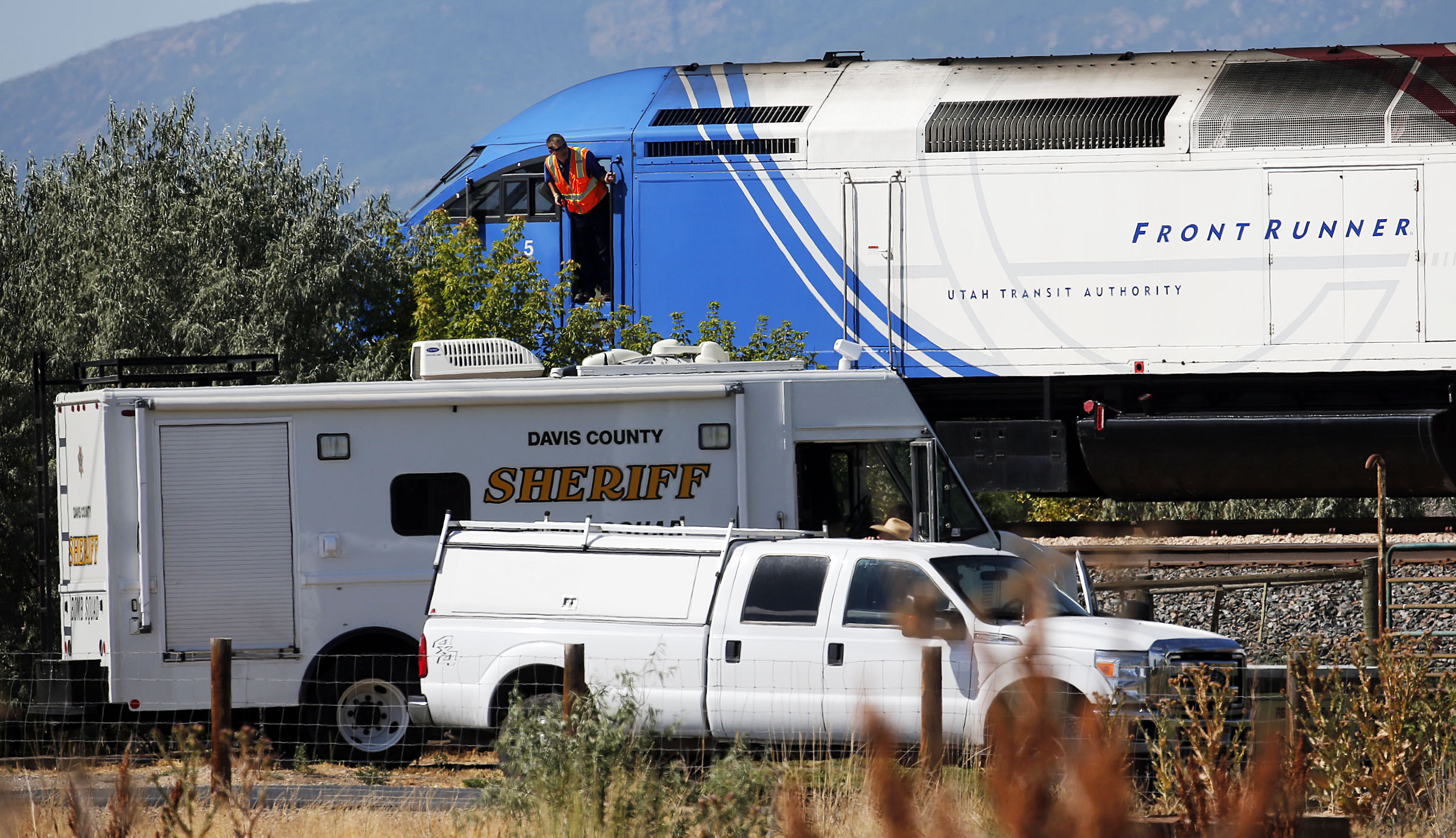 Bus rolls into retirement with ring - Deseret News