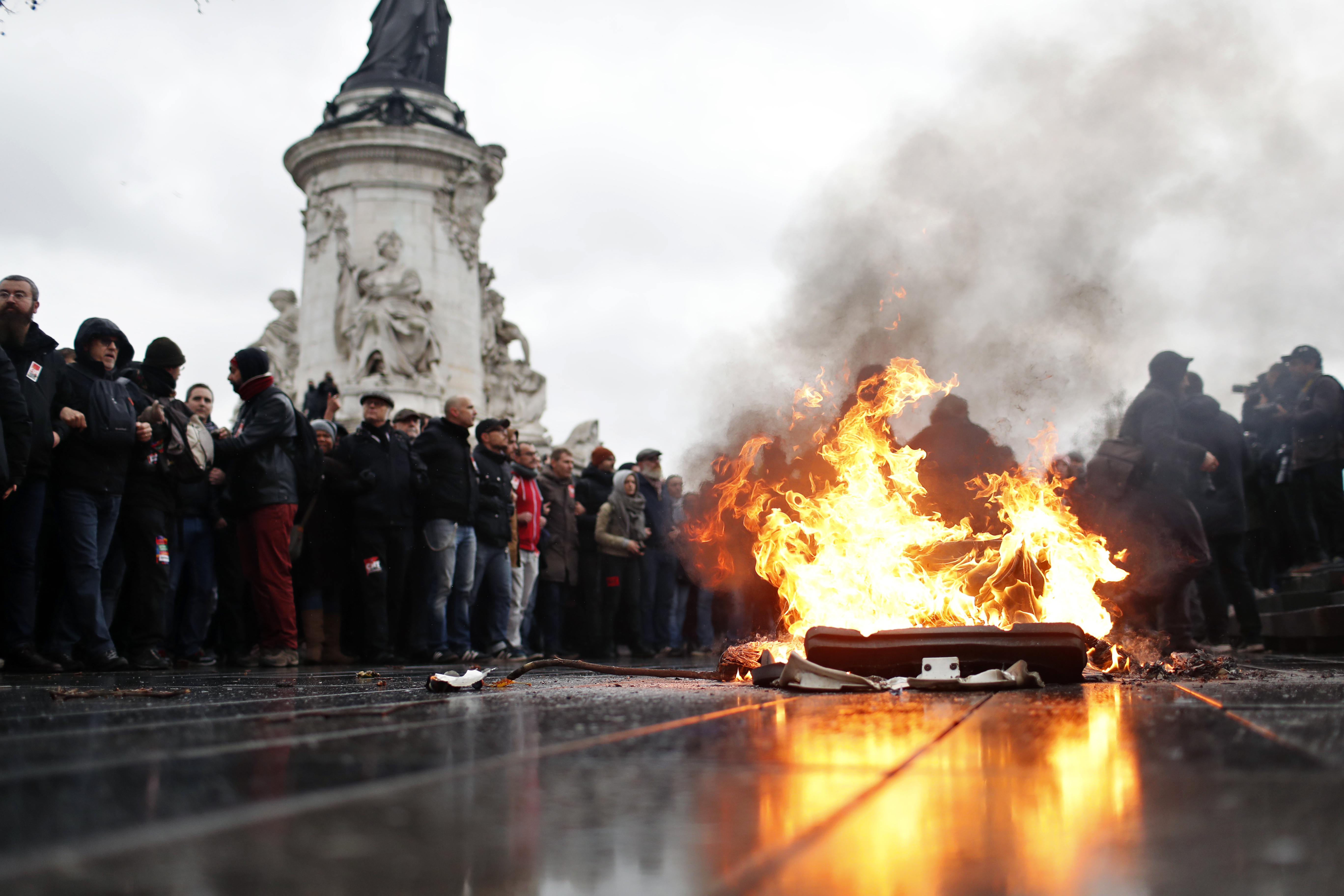 Rioting engulfs Paris as anger grows over high French taxes