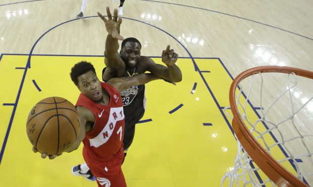 Toronto Raptors guard Kyle Lowry (7) shoots in front of Golden State Warriors forward Draymond Gree...