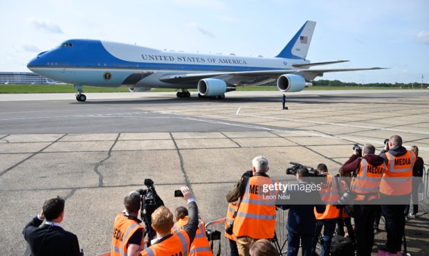 LONDON, ENGLAND - JUNE 03:  Air Force One following the arrival of US President Donald Trump at Sta...