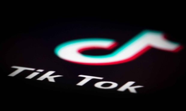 The US Army has banned the use of the hugely popular short video app TikTok by its soldiers, callin...