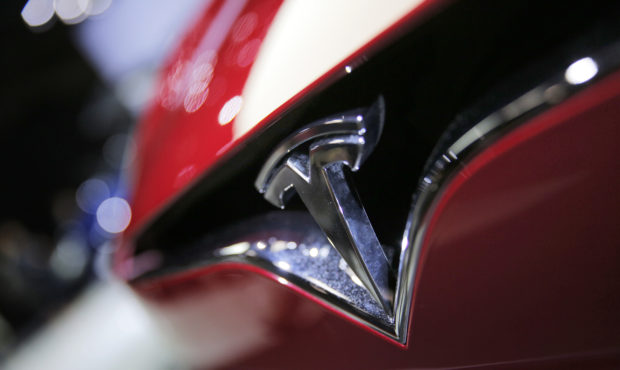 US agency examining Tesla unintended acceleration complaint...
