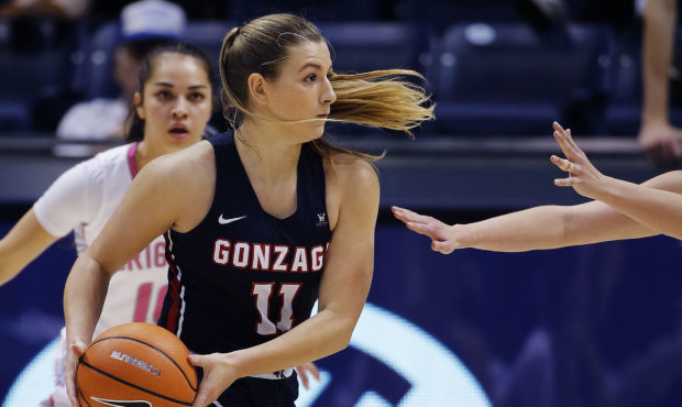 FILE -- Gonzaga Bulldogs guard Laura Stockton looks to pass during NCAA basketball against BYU in P...