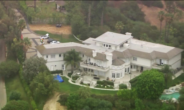 FBI searched the California home of YouTube celebrity Jake Paul.
Credit:	KTLA...