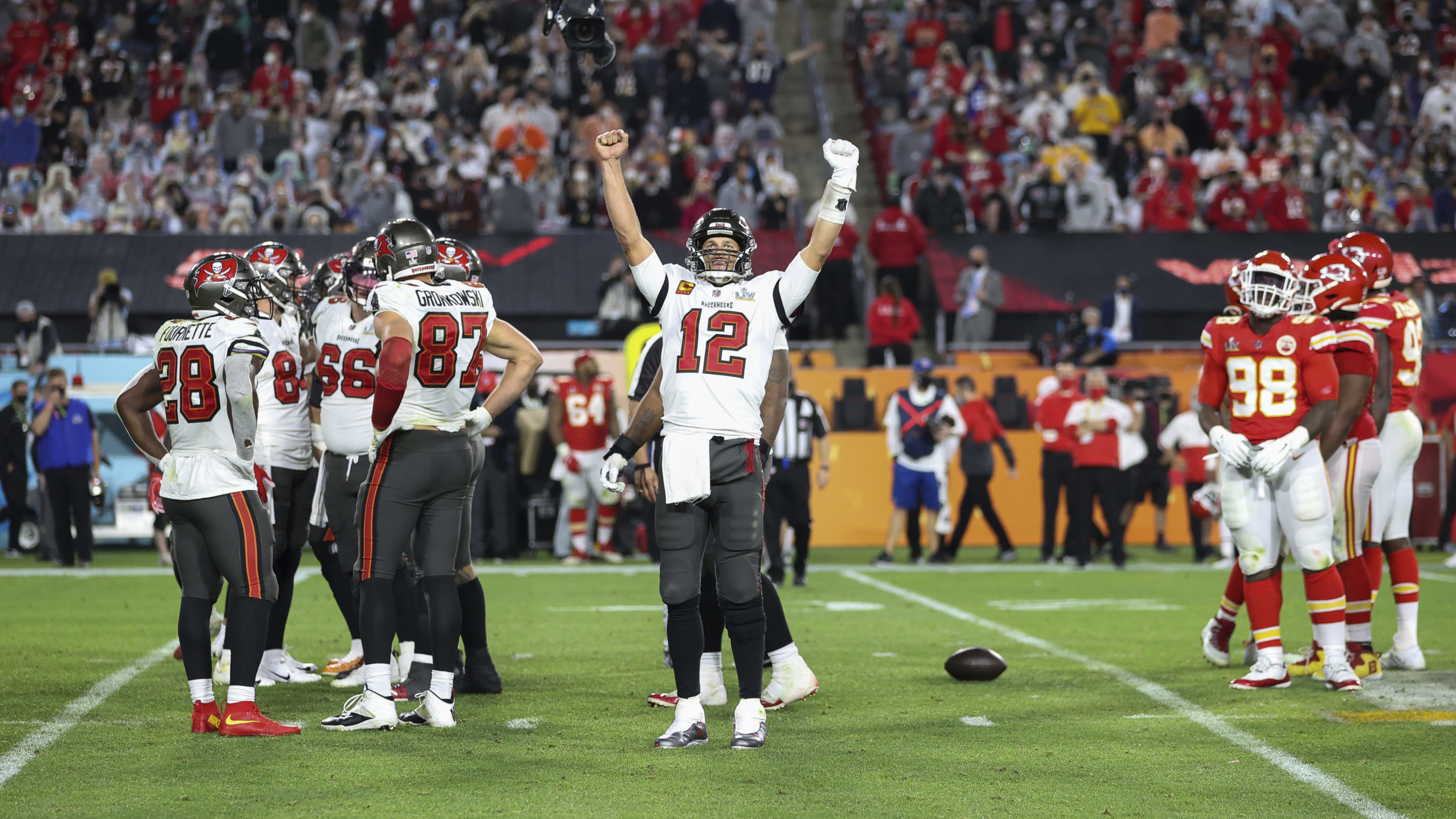 Behind ferocious Buccaneers defense, Tom Brady wins Super Bowl No. 7