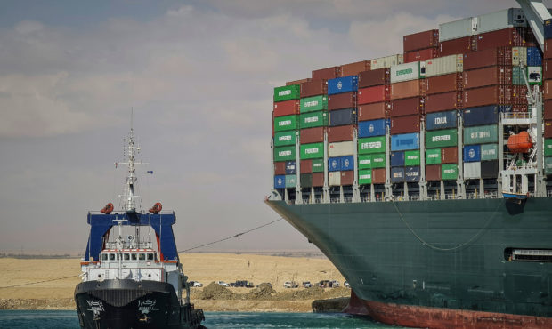 26 March 2021, Egypt, Suez: A tugboat takes part in the refloating operation carried out to free th...