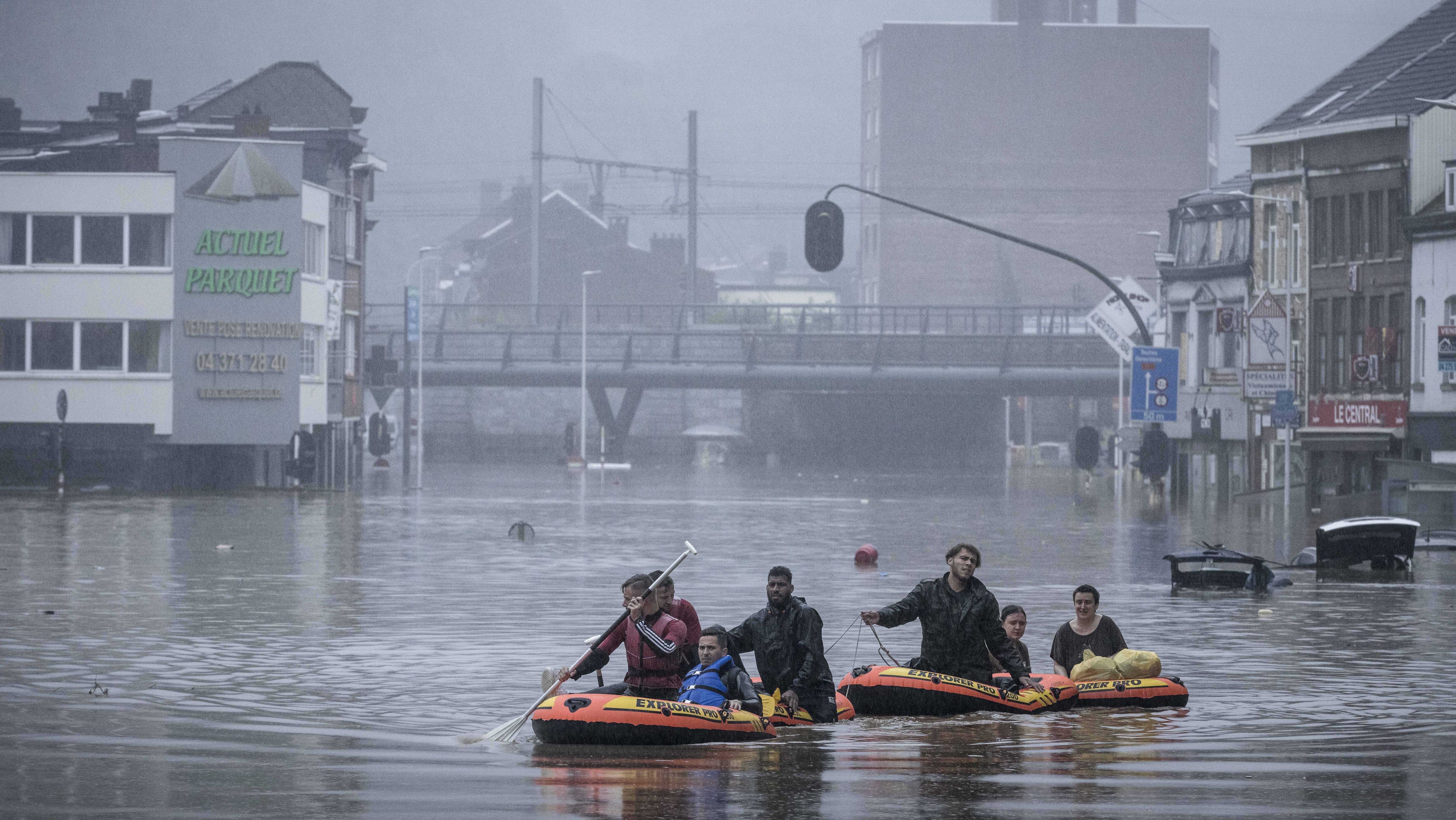 Flood happened. Наводнение в Бельгии 2021. Наводнение в Германии 2021. Наводнение в Нидерландах 2021. Наводнение в Германии 1995.