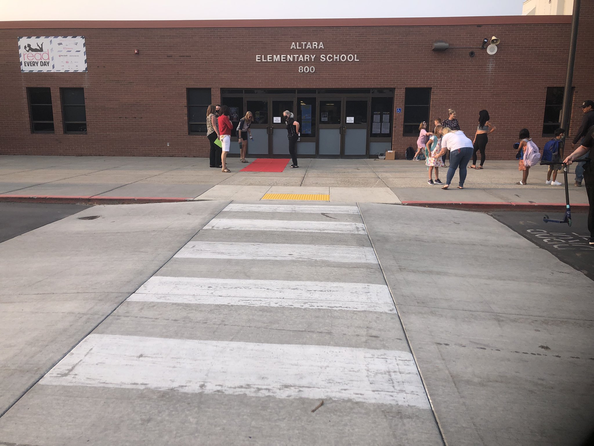 with-kids-back-to-school-watch-for-crosswalk-and-bus-safety-kslnewsradio