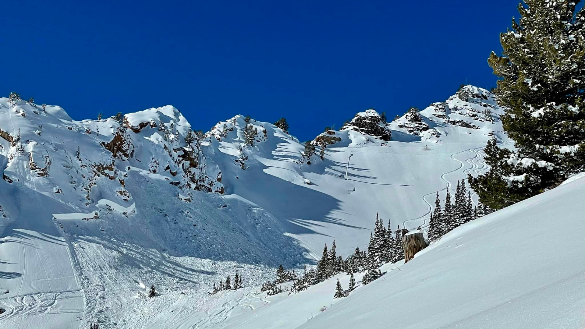 Dangerous avalanche in the Cardiff bowl above the town of Alta. Photo: Utah Avalanche Center...