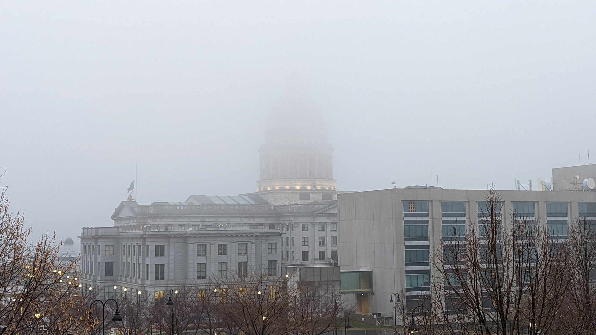 snow affects commute at utah state capitol...