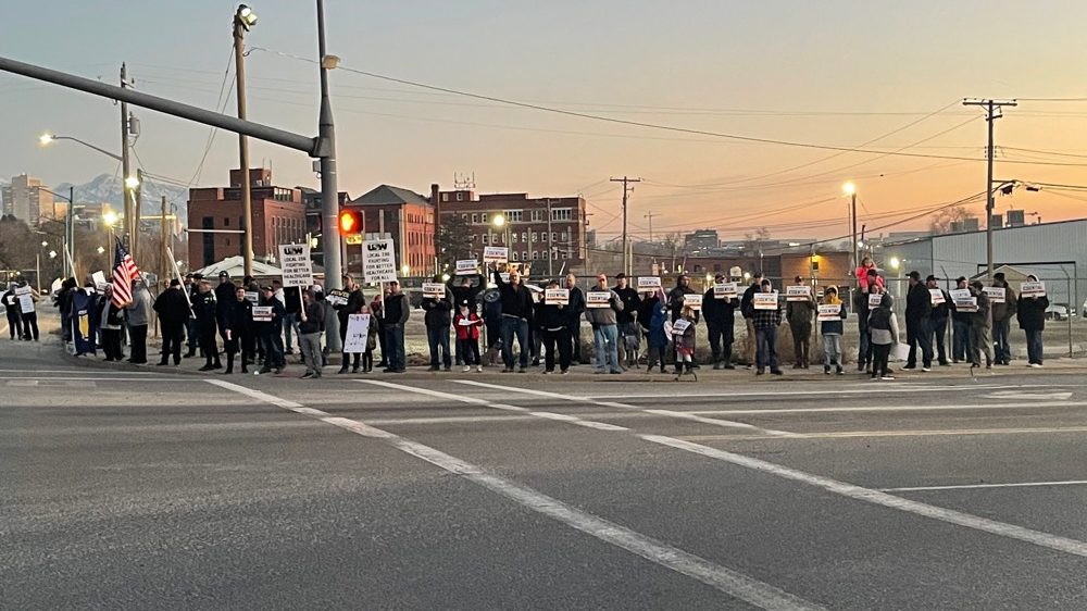 Members of the Members of the United Steelworkers Union picketed in Utah Friday for better contract...