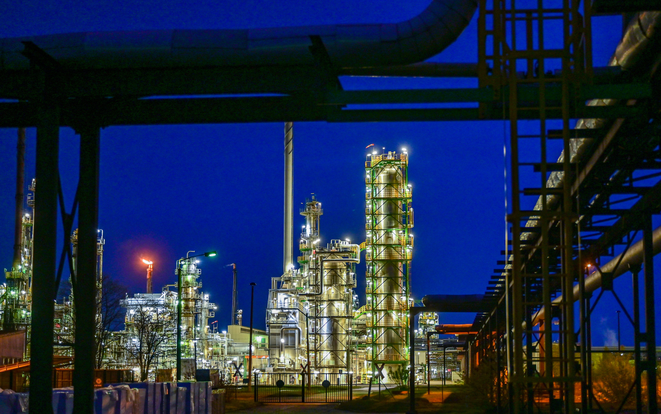 The facilities of the oil refinery on the industrial site of PCK-Raffinerie GmbH are illuminated in...