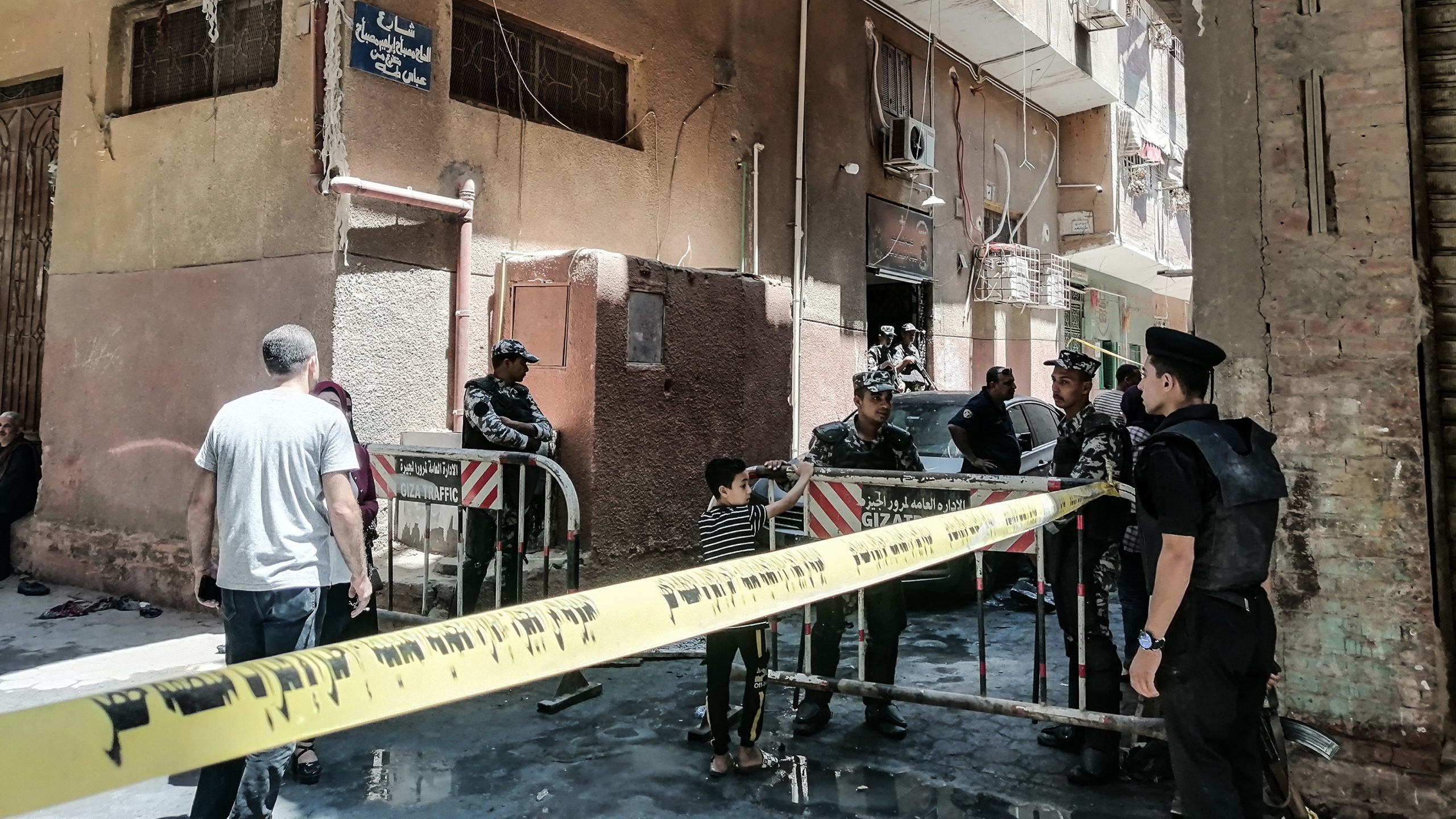 14 August 2022, Egypt, Gize: Security personnel stand at the cordoned scene where a massive fire br...