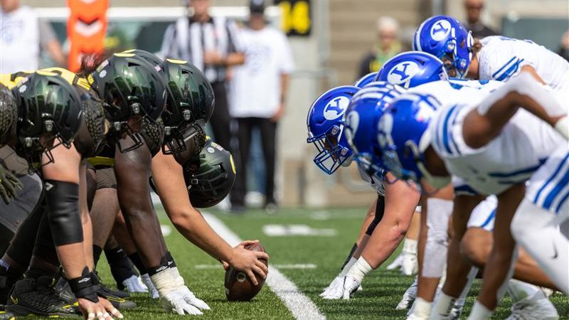 EUGENE, OR - SEPTEMBER 17: The line of scrimmage between the Oregon Ducks and the Brigham Young Cou...