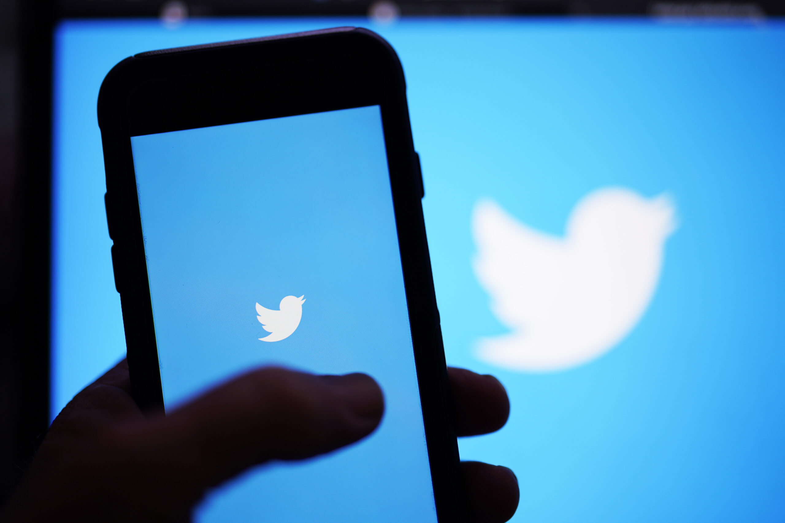 SAN FRANCISCO (AP) — Thousands of people logged complaints about problems accessing Twitter on Sa...