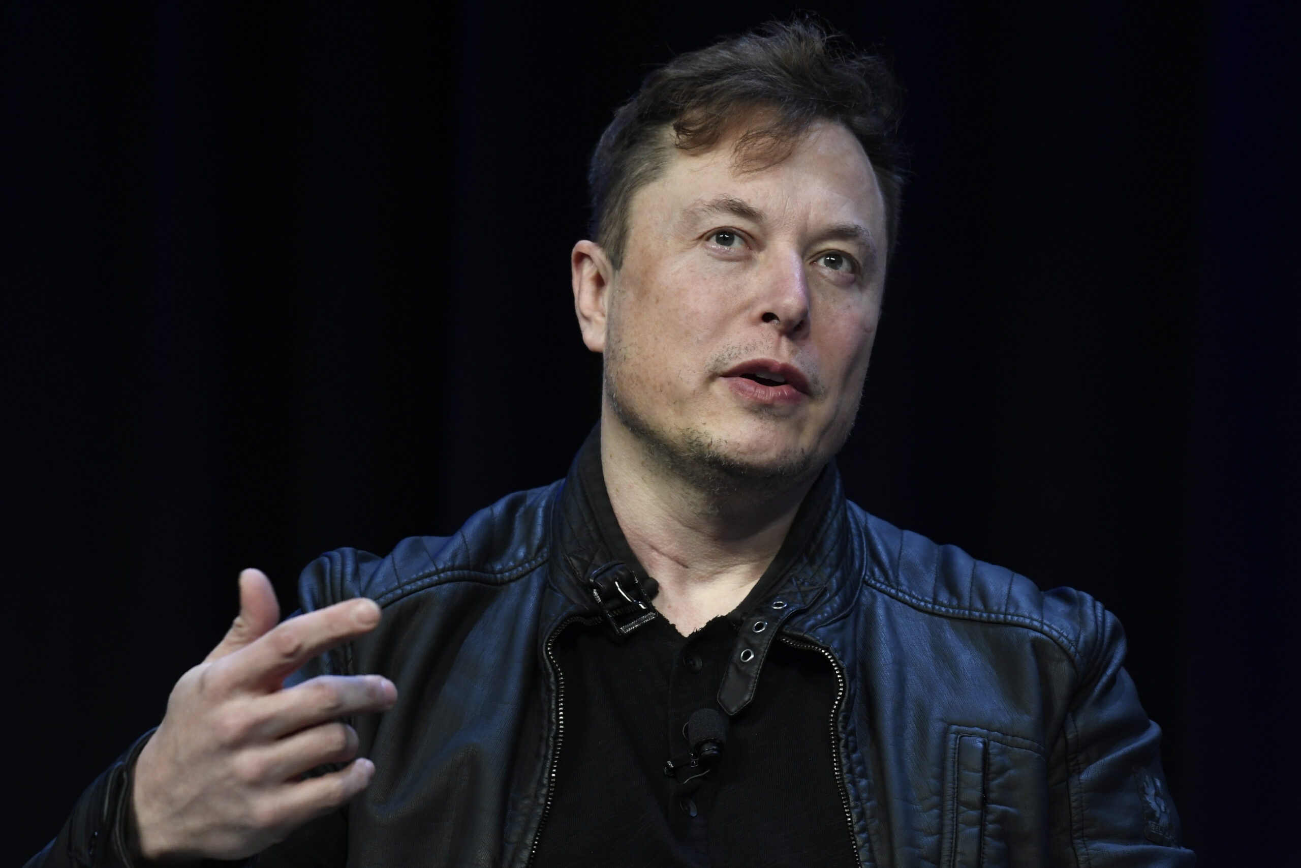 New York (CNN) — Elon Musk disclosed on Twitter Saturday that, due to a 50% drop in advertising r...