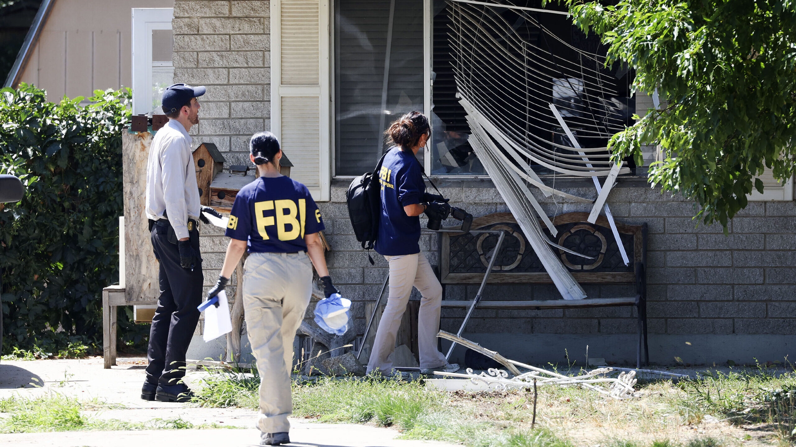 Image of law enforcement agents investigating the home of Craig Robertson. A former FBI special age...