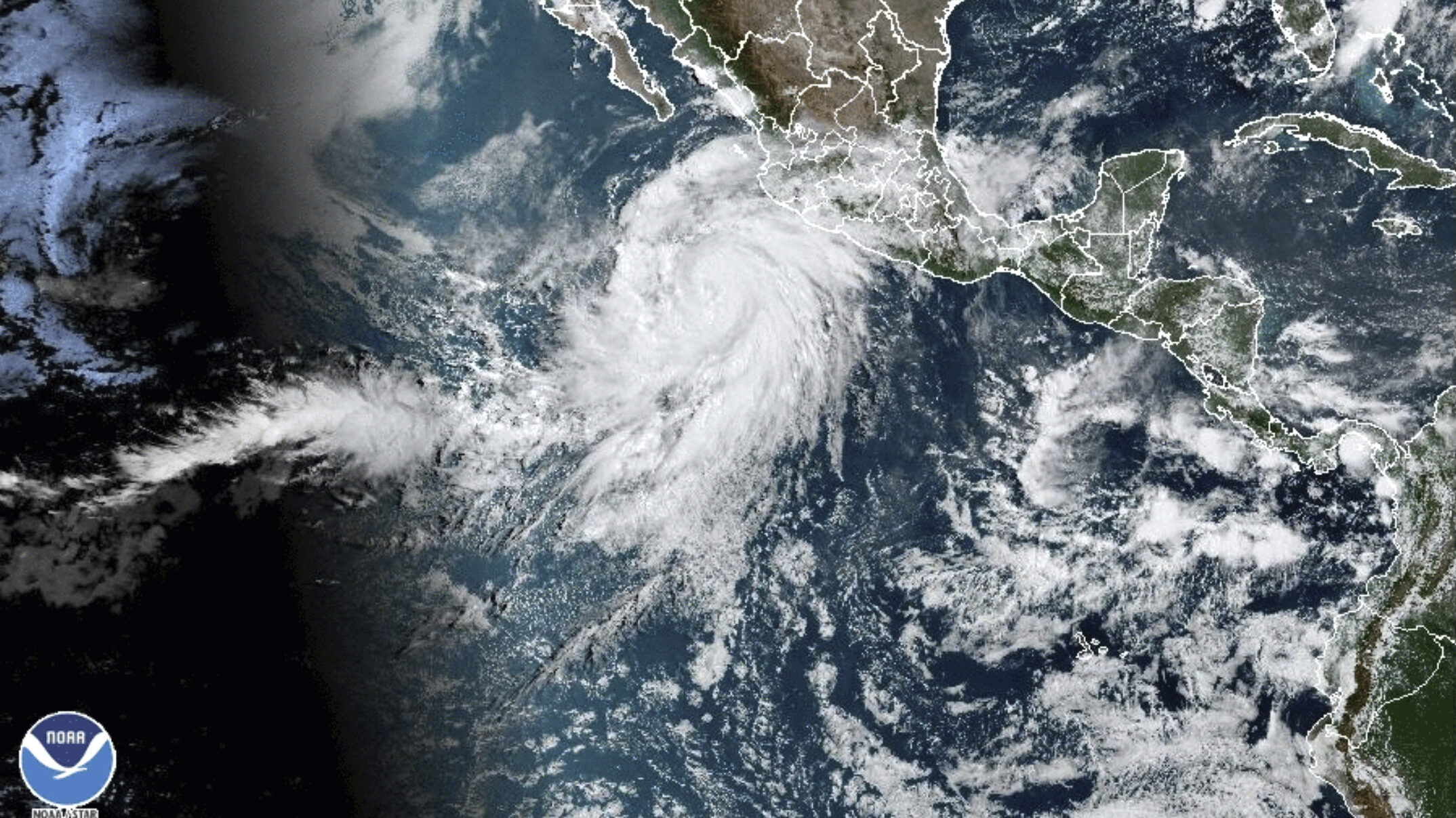 CABO SAN LUCAS, Mexico (AP) — Hurricane Hilary moved closer to the coast of Mexico early Sunday o...