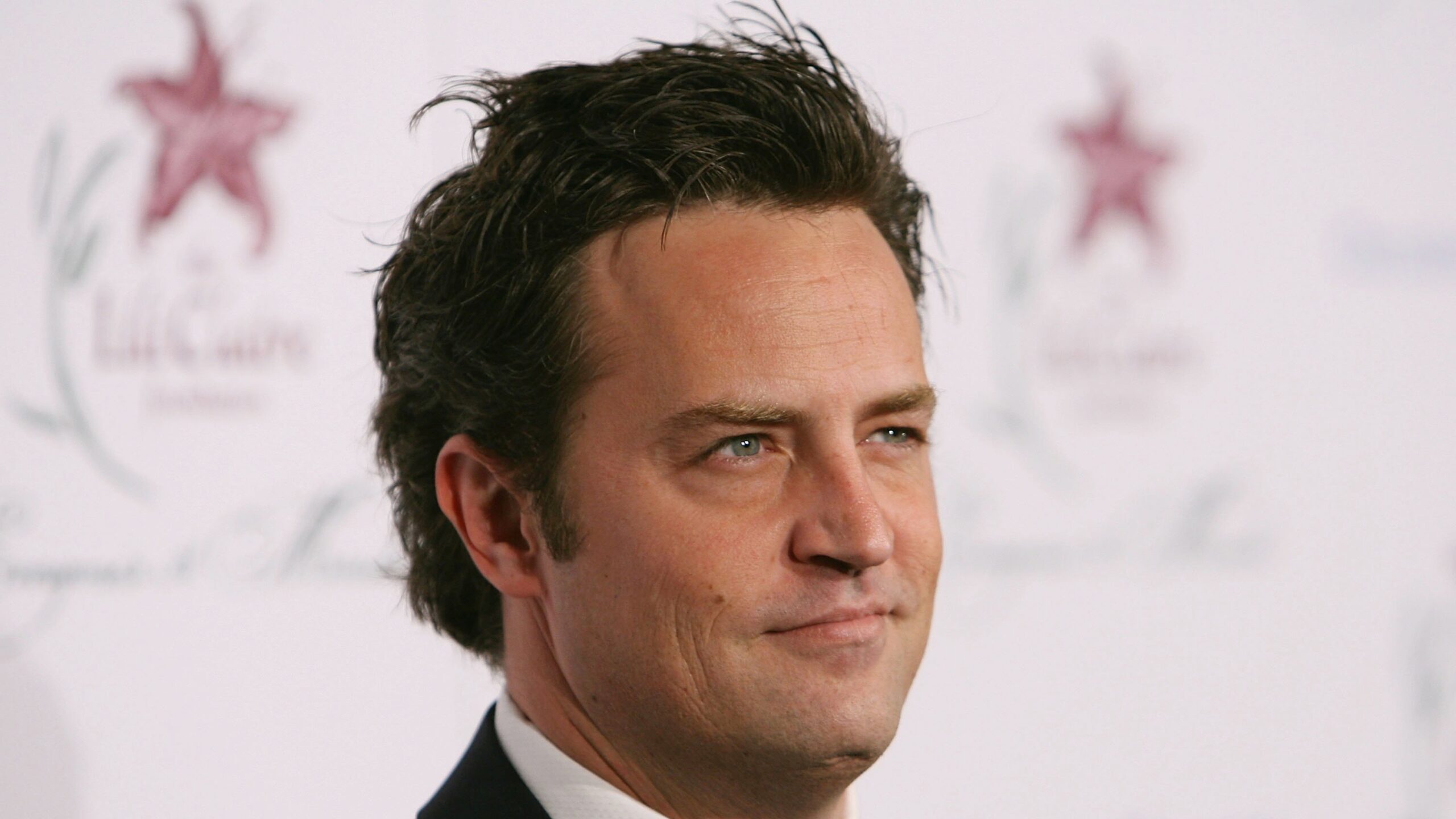 Actor Matthew Perry arrives at the 9th Annual Dinner Benefiting the Lili Claire Foundation at the B...
