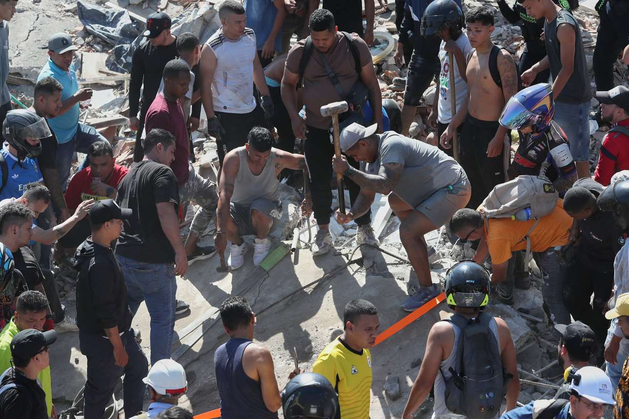 Residents search for survivors in the rubble after an earthquake struck Cali, Colombia, on Monday. (Photo: Santiago Saldarriaga, AP)